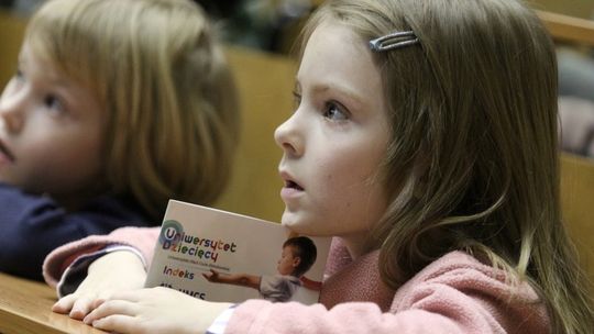 Dzieciaki na uniwersytety. Ruszyły zapisy na nowy semestr