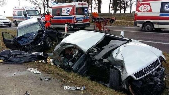 Dziecinin. W wypadku zginęły dwie osoby, trzy zostały ranne