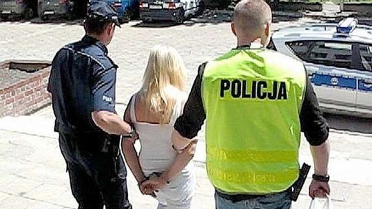 Dziecko ma pękniętą śledzionę, uraz głowy oraz nosa. Są zarzuty dla matki