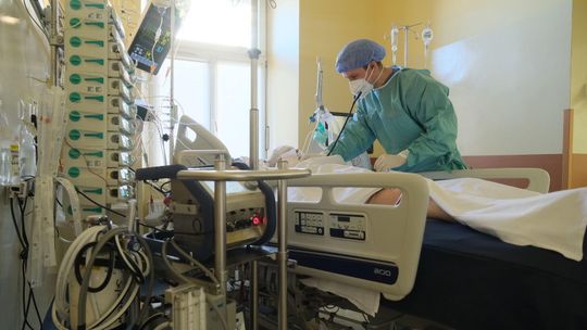 Dziecko znalazło ciało taty. W szpitalu w Lublinie matka walczy o życie