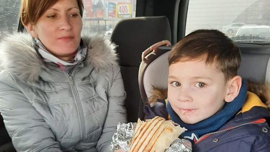 Dzięki kebabom zebrał 12 tys. zł na leczenie chłopca. "Ktoś wrzucił nawet 600 zł"