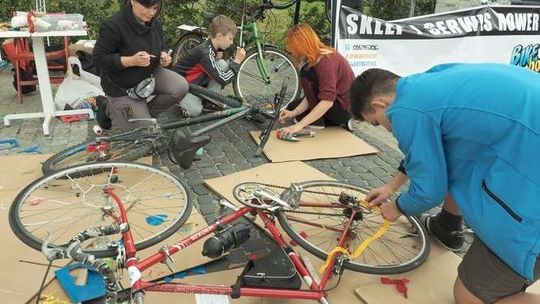 Dzień bez samochodu w Lublinie. Promowali jazdę na rowerze i transport miejski