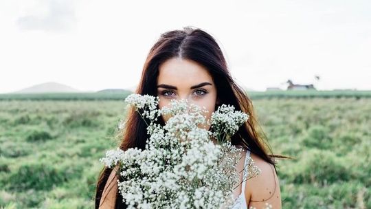 Dzień Kobiet. Panowie również celebrują to święto. Najczęściej stawiają na romantyczną kolację i duży bukiet kwiatów