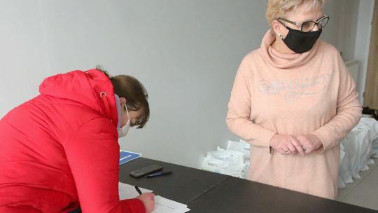 Dzień Kobiet w kolejce do konsulatu i w kolejce po prowiant. Rzeczywistość uchodźców z Ukrainy