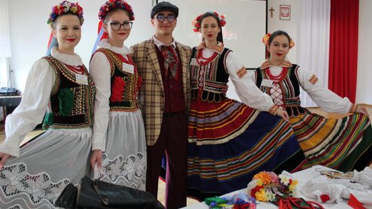 zespół szkolny pieśni i tańca