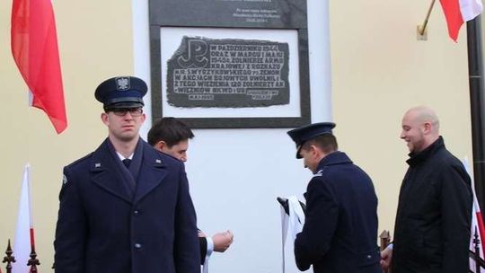 Dzień Pamięci Żołnierzy Wyklętych. Odsłonięto tablicę