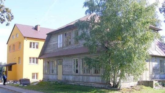 Dzierzkowice. Kup szkołę, rozbierz i zabierz do siebie