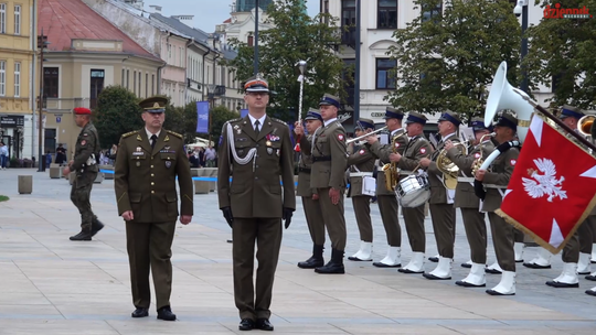 Dziesięć lat międzynarodowej brygady. Uroczystości na placu Litewskim