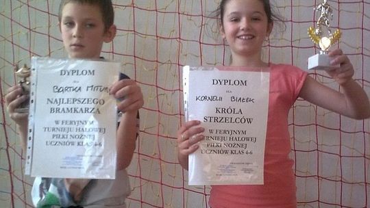 Dziewczyna królową strzelców w turnieju piłki nożnej