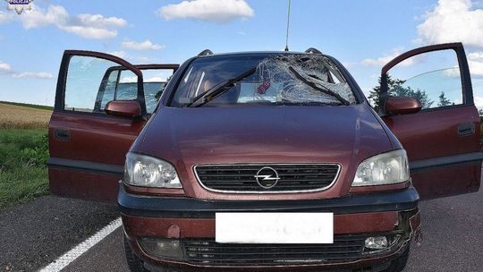 Dziewczynka wjechała pod koła samochodu. Trafiła do szpitala