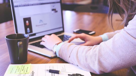 Dziewczyny na politechnikach. Rzadziej wybierają kierunki techniczne, ale świetnie sobie na nich radzą