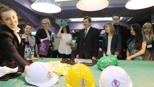 "Dziewczyny na politechniki. Panie kuszą panie