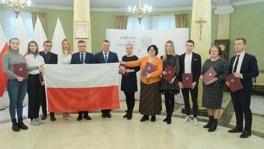 Dziewięć osób otrzymało dzisiaj w Lublinie polskie obywatelstwo [zdjęcia]