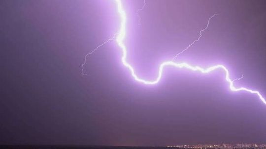 Dziś kolejny burzowy dzień. Możliwe opady gradu
