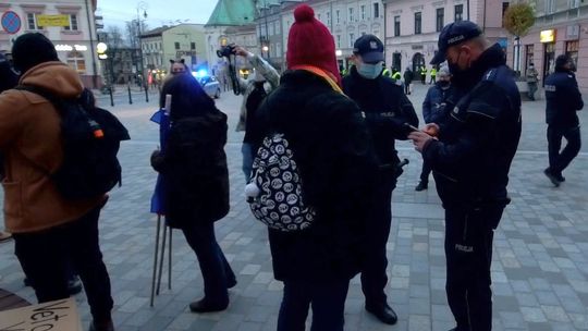 Dziś kolejny protest w Lublinie, policjanci nie odpuszczą. Prawnicy mają rady dla uczestników