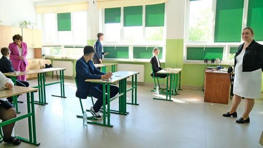 Dziś matematyka. Ósmoklasiści piszą pierwszy ważny egzamin w ich życiu