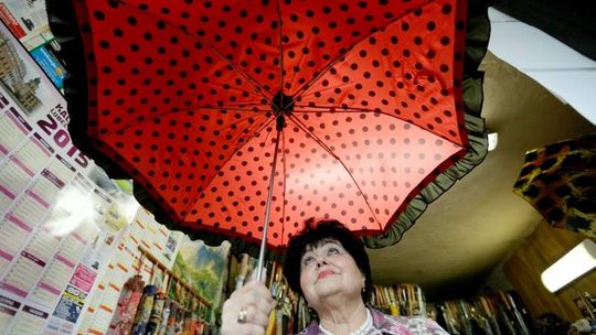 Dziś nie da się kupić porządnej parasolki. \"Moje wytrzymują nawet 15 lat\"