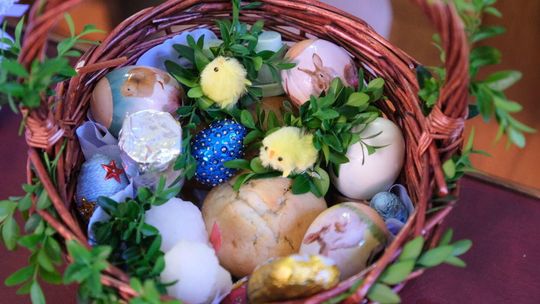 Dziś obchodzimy Niedzielę Wielkanocną. Zasiadamy do stołu razem z rodzinami