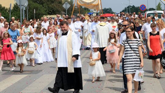 Dzisiaj Boże Ciało, procesje przeszły ulicami Puław [zdjęcia]
