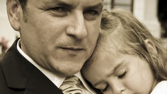 Dzisiaj Dzień Ojca. Polski tata coraz starszy