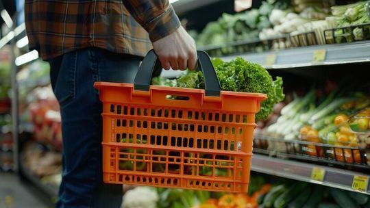 Dzisiaj sklepy pracują krócej