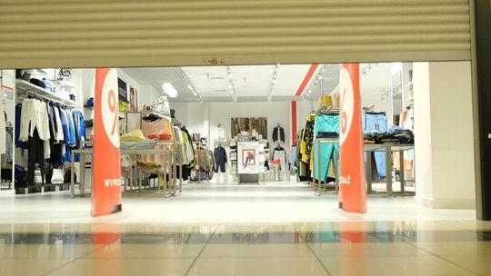 Dzisiaj wprowadzono drugi etap łagodzenia obostrzeń. Otwarte są centra handlowe i hotele