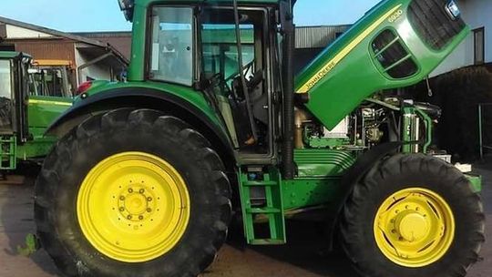 "Dziupla" z kradzionymi traktorami zlikwidowana