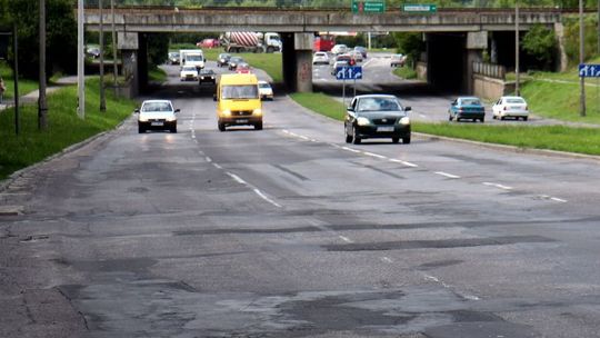 Dziurawa ulica Diamentowa będzie w końcu remontowana