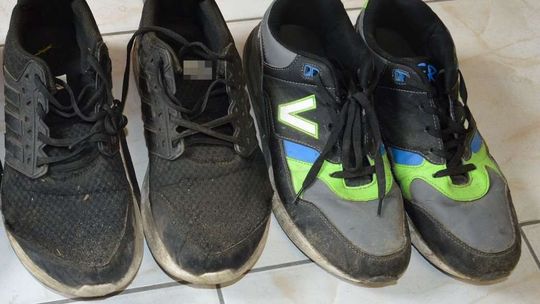 Dziwne odgłosy, a w środku mężczyźni bez butów