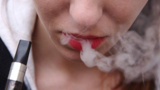 E-papierosy zakazane w autobusach. Przepis wprowadza coraz więcej miast