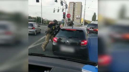 Efektowna akcja lubelskich kontrterrorystów. Zatrzymali sprawcę brutalnego napadu [wideo]