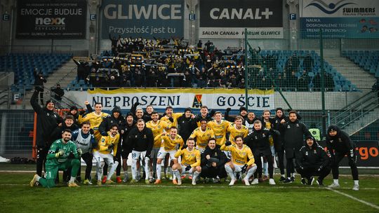 Efektowny centrostrzał, 100 minut gry i VAR na ratunek. Motor wygrał z Piastem Gliwice