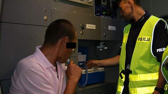 Efekty akcji policji: Pasażer z marihuaną i "tatuś" z 2 promilami (wideo)