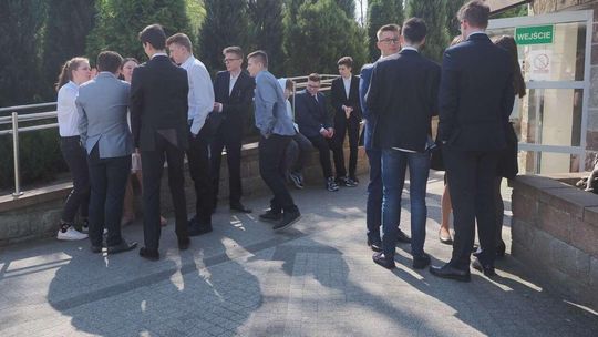 Egzamin gimnazjalny 2018 ANGIELSKI. Odpowiedzi i arkusze CKE poziom podstawowy i rozszerzony