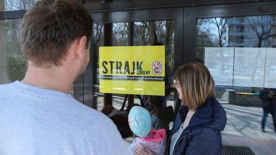 Egzamin gimnazjalny a strajk nauczycieli. Co czeka uczniów? [POLSKI, HISTORIA, WOS]
