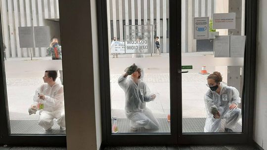 Ekolodzy umyli okna w urzędzie w Lublinie. Dlaczego?