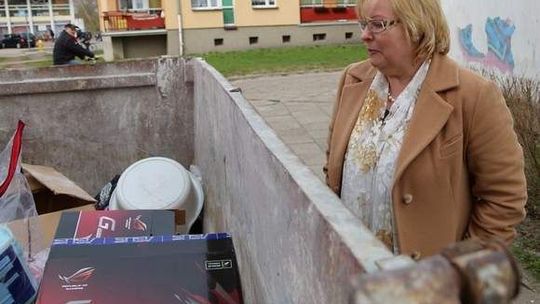 Eksmisja przez pomyłkę. Część rzeczy trafiła do śmietnika