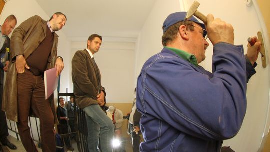 Eksmisje w Lubartowie: Dłużnicy przeniesieni do lokalu tymczasowego