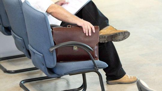 Eksperci ZUS radzą: Dorobisz więcej do renty socjalnej