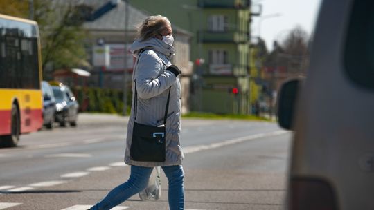 Ekspert: Maseczki w różnym stopniu chronią przed zakażeniem