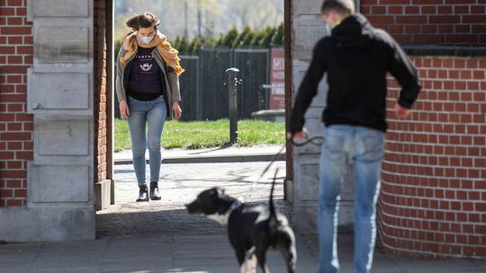 Ekspert o pandemii koronawirusa: Opanować muszą się ci, którzy nadal się bawią