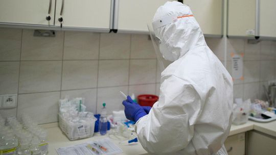 Ekspert o wzroście zachorowań na COVID-19: To efekt spotkań świąteczno-noworocznych