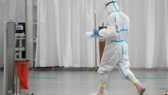 Ekspert: Obawa przed wariantem Delta wirusa SARS-CoV-2 jest uzasadniona