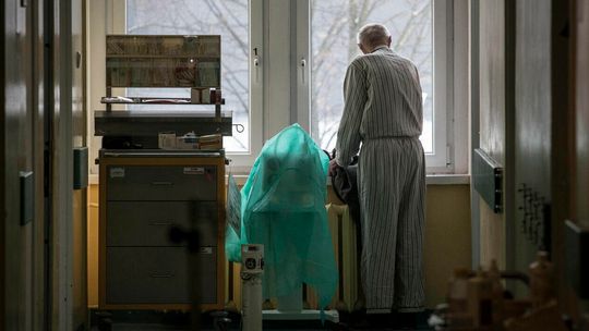 Ekspert: Przez pandemię pacjenci z nowotworami rzadkimi późno trafiają do lekarzy