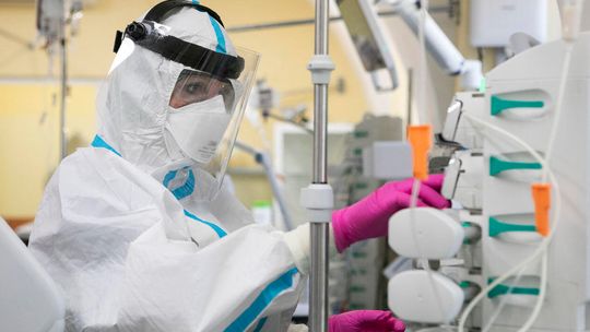 Ekspert: Teraz dziennie jest więcej mutacji koronawirusa niż rok temu miesięcznie