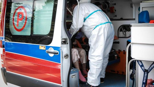 Ekspert: Wspinamy się w kierunku czwartej fali, ale nie grozi nam powtórka z wiosny