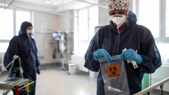 Ekspert: Wzrost zachorowań na COVID-19 jest pewny, odpowiedzialny będzie wariant Delta