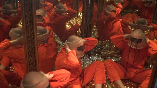 Eksperymentalny spektakl Pawła Passiniego dostępny online Eksperymentalny spektakl Pawła Passiniego dostępny online