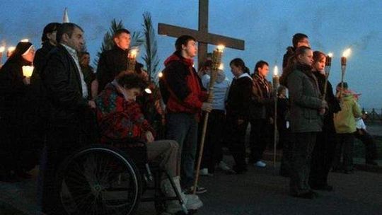 Ekstremalna Droga Krzyżowa: Przejdą 50 km nocą, w milczeniu