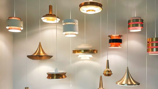 Elegancja i funkcjonalność. Jak wybrać idealne lampy do każdego pomieszczenia 